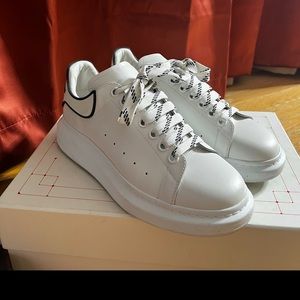 ALEXANDER MCQUEEN OVERSIZED SNEAKERS